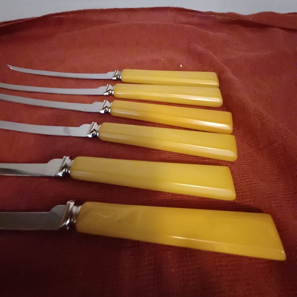 Vintage bakelite handle knife set - Picture 2 of 3